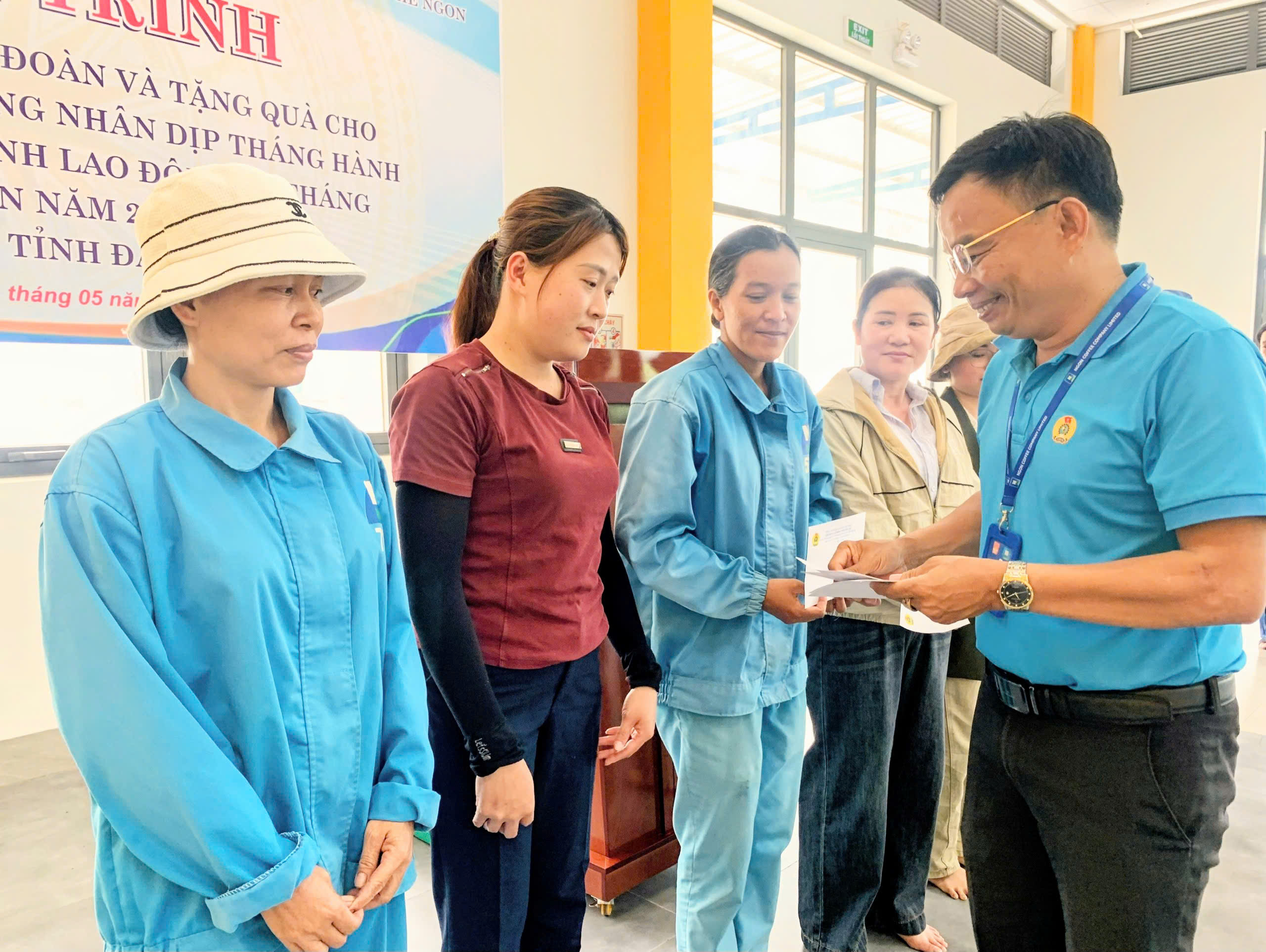 Tổ chức “Bữa cơm Công đoàn”, chăm lo đời sống người lao động